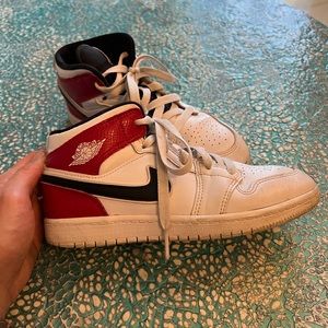 Air Jordan 1 Mid Chicago Remix